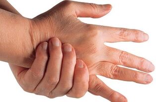 metodat e trajtimit të dhimbjes në nyjet e gishtërinjve
